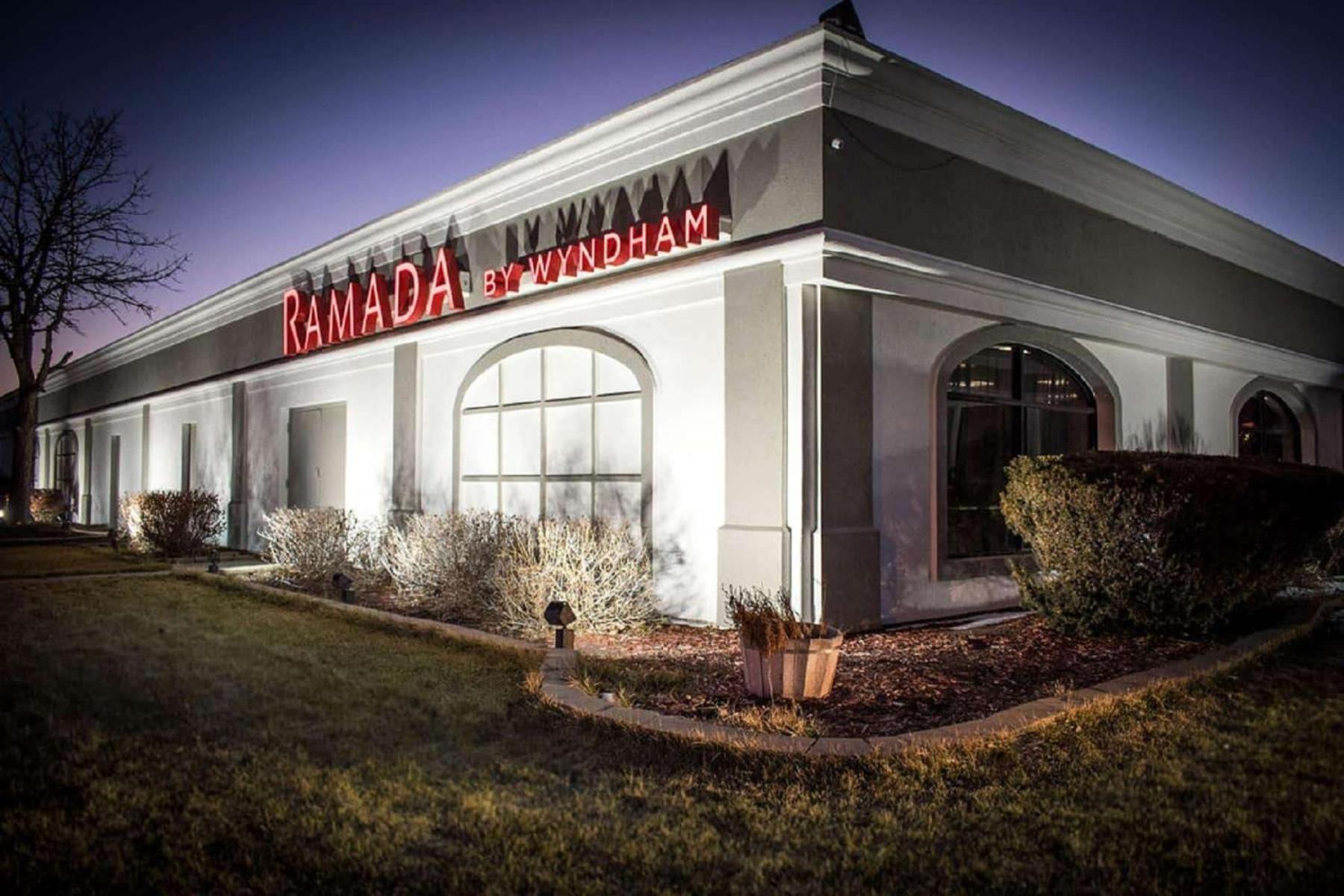 Ramada By Wyndham North Platte Hotel Екстериор снимка