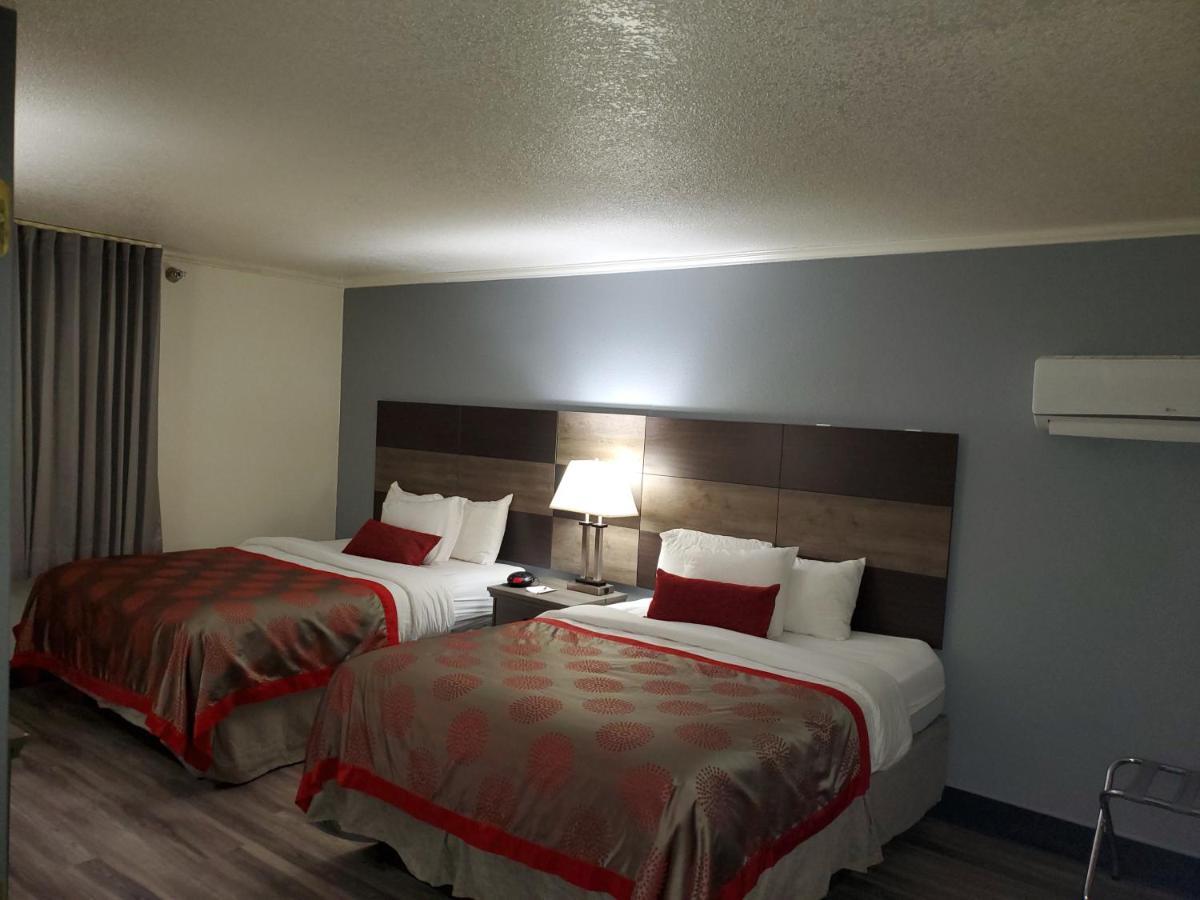 Ramada By Wyndham North Platte Hotel Екстериор снимка